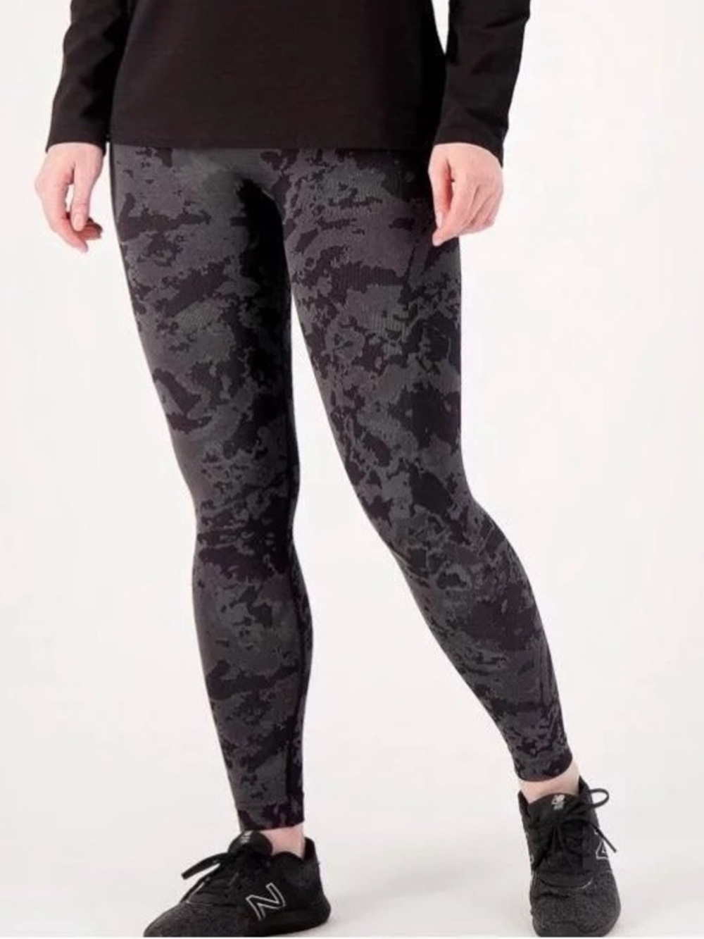 AnyBody Black & Gray Camouflage Leggings